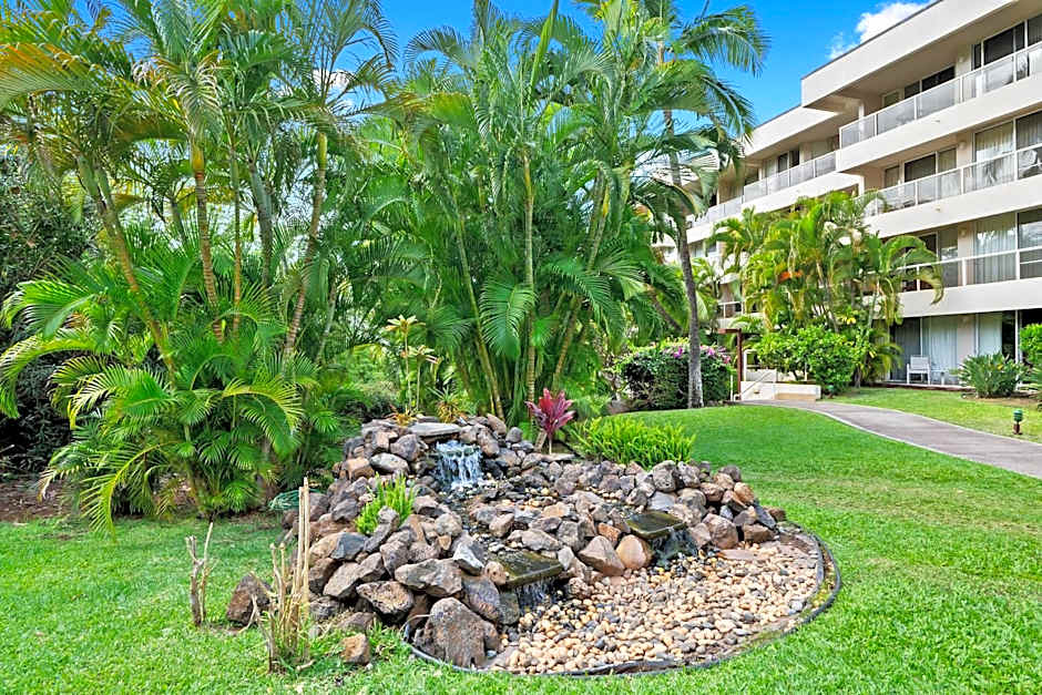 Top 10 Pick! Walk to Beach, Shops, Dining and Pool