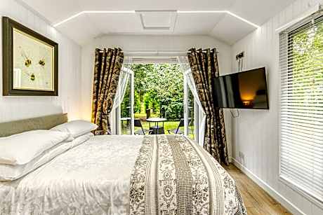 Apartment with Shower