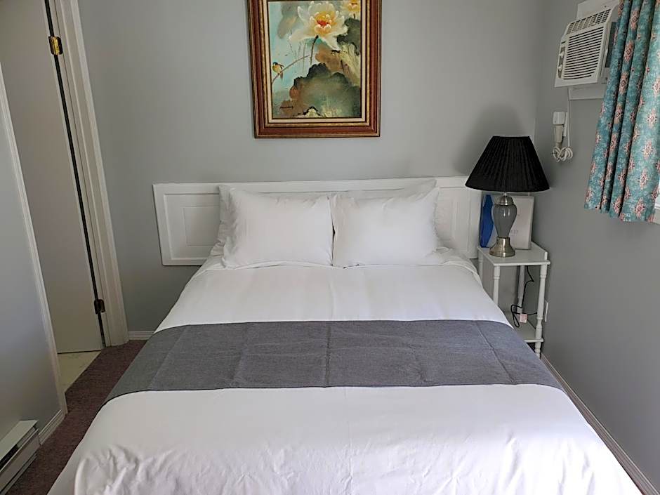 Foto 1 di 5 di Small Double Room