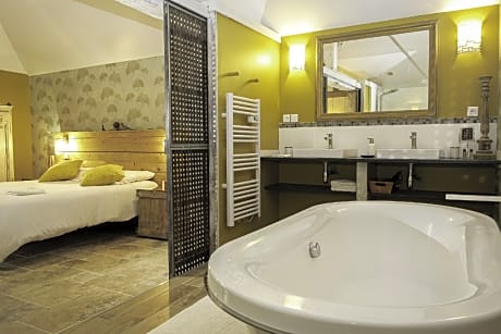 Suite Junior-Premium-SDB privée-Vue sur Jardin-Chambre 3