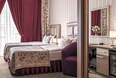 Double Room with Two Single Beds and Balcony - Non-Smoking