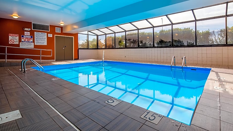 Clarion Pointe Evansville North