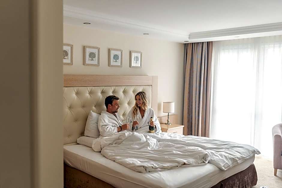 MAXIMILIAN Grand Hotel