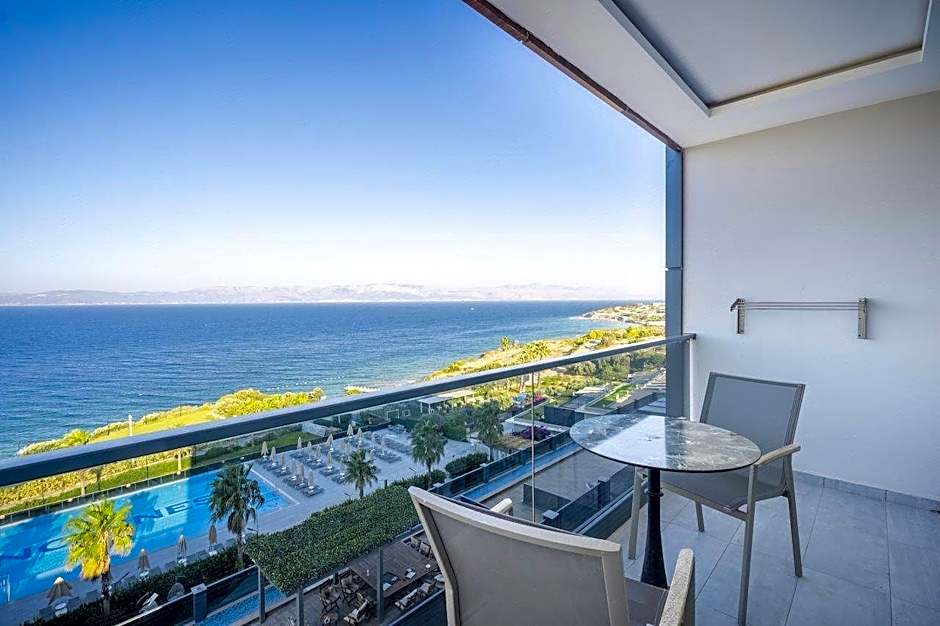 The Nowness Luxury Hotel & Spa