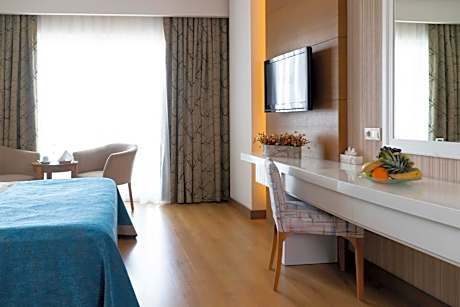 Double or Twin Room with Sea View