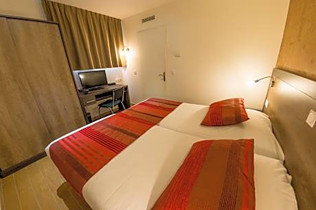 Standard Studio  (2 Twin Beds)