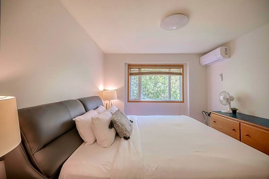 Bow Valley Chalets-Entire 2 King Bedrooms townhouse