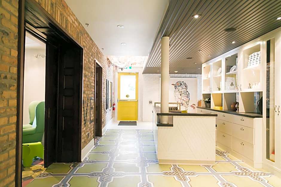 Drake Devonshire and Motor Inn