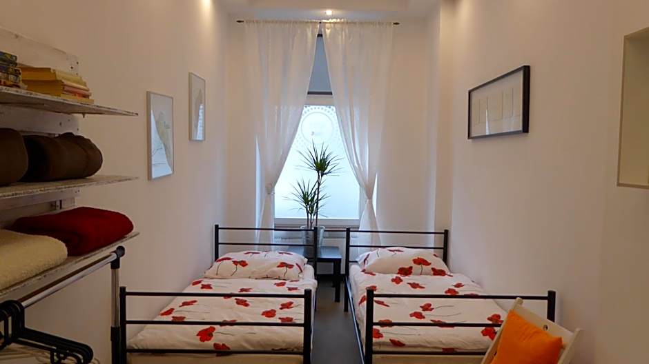 FlyFly Hostel