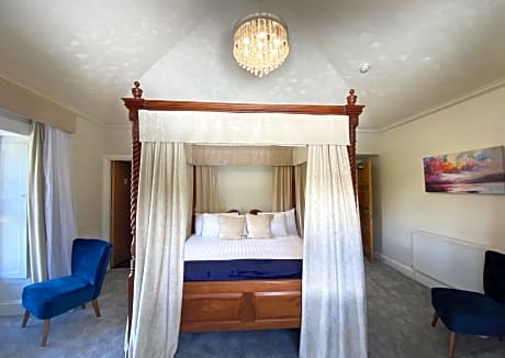 Four Poster Room with King Bed