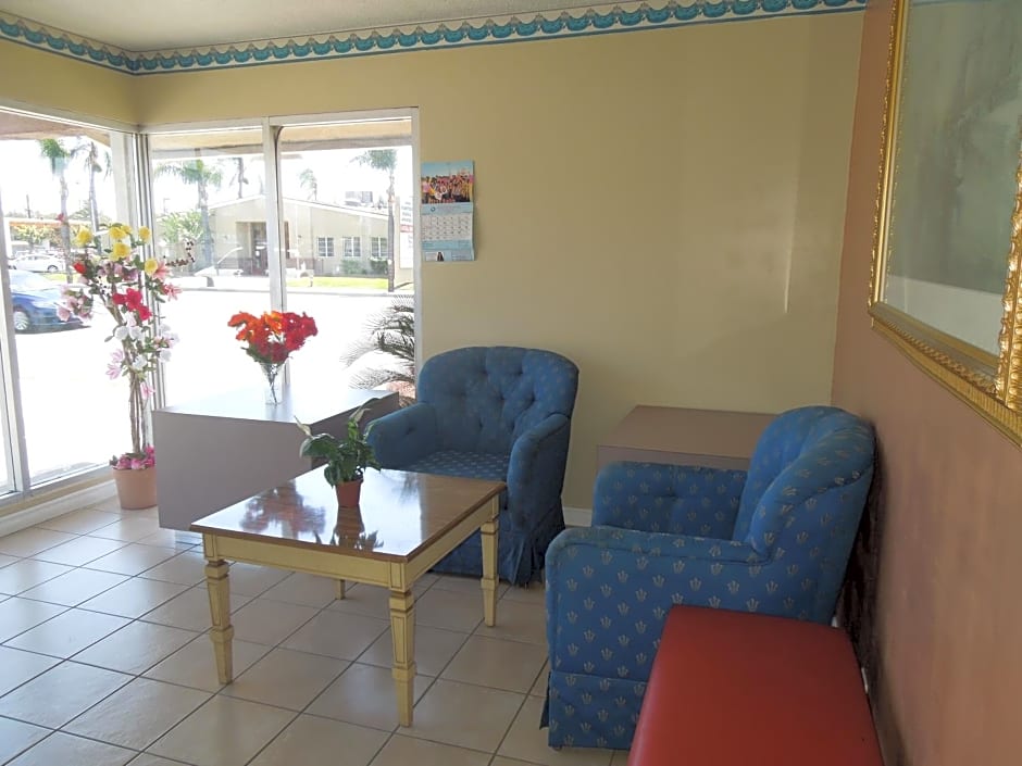 Castaway Motel