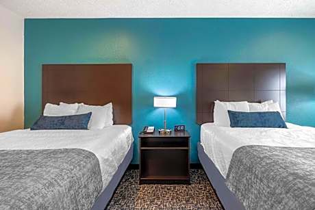 Queen Room with Two Queen Beds and Mobility Accessible Bathtub