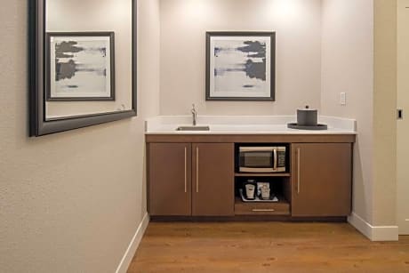 2 Queens Mobility/Hearing Access Tub Nosmok