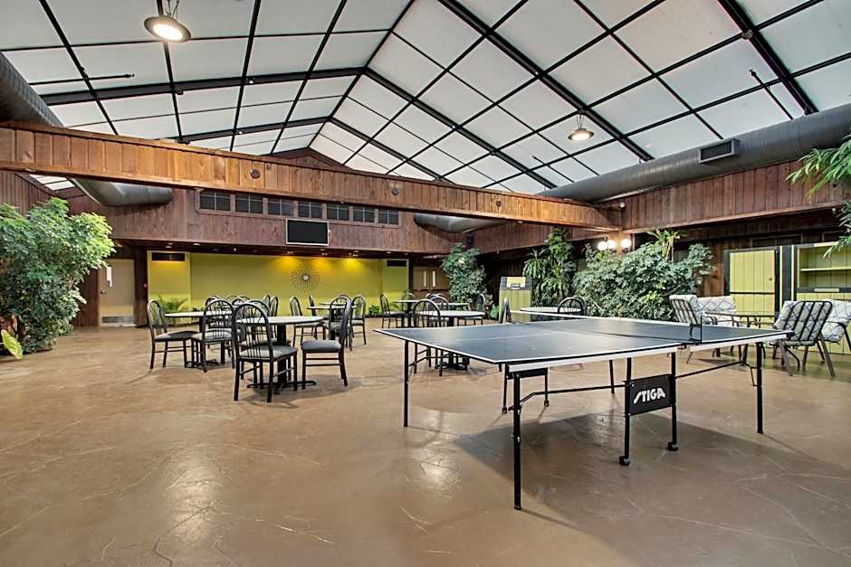 Greenfield Inn & Suites Elizabethtown, KY I65 Exit 94