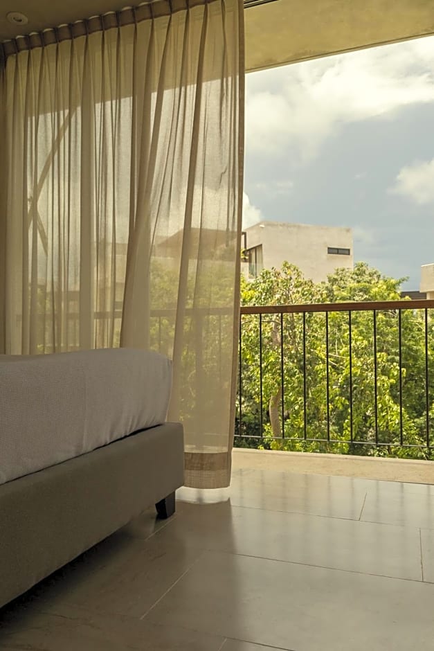 Private pool and rooftop for 3