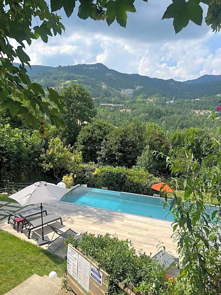 Casa Benassi ,Room&Suite , con piscina