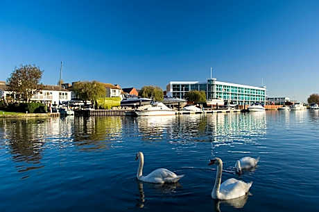 Captain's Club Hotel & Spa