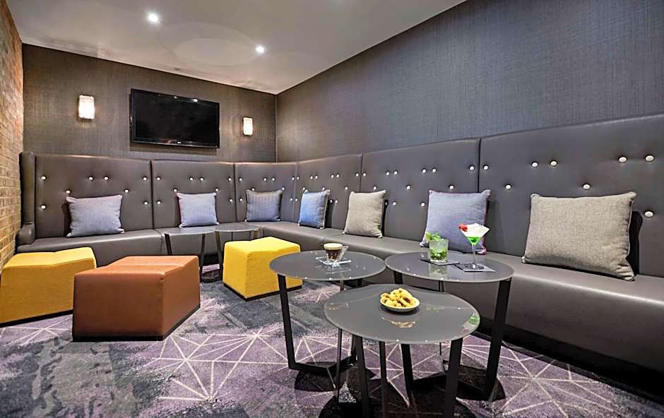 a&o London Docklands Riverside