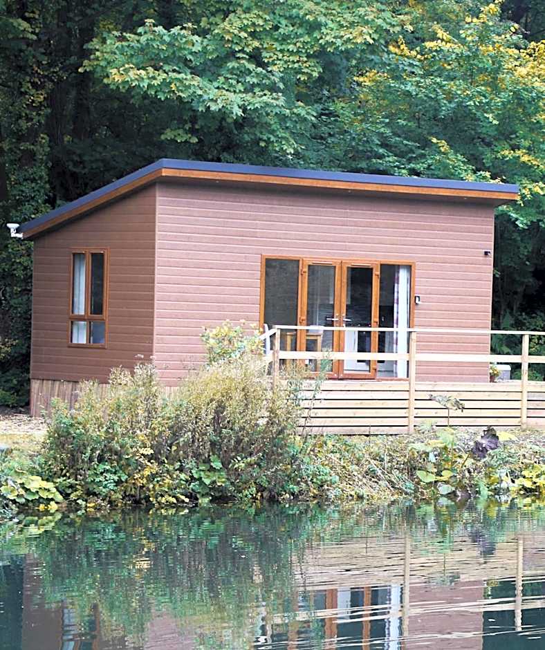 Herons Lake Retreat Hot Tub Lodges