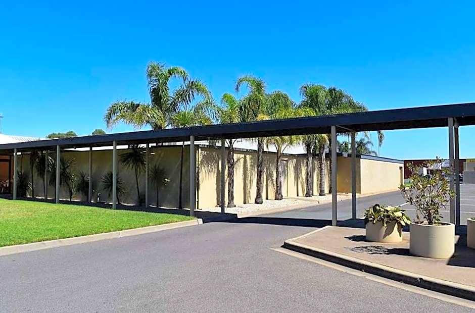 Overlander Hotel Motel