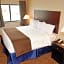 Cobblestone Inn & Suites - Denison | Oak Ridge