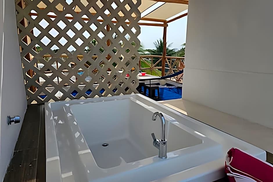 Villa con alberca, a una cuadra del mar