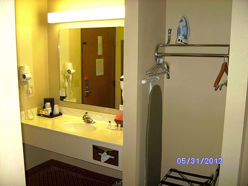 All American Inn & Suites Branson
