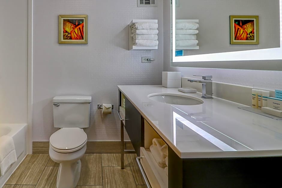 Hampton Inn Tropicana