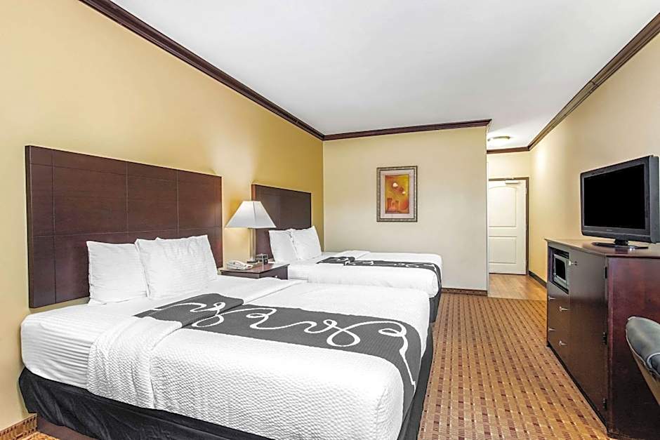 La Quinta Inn & Suites by Wyndham Ennis