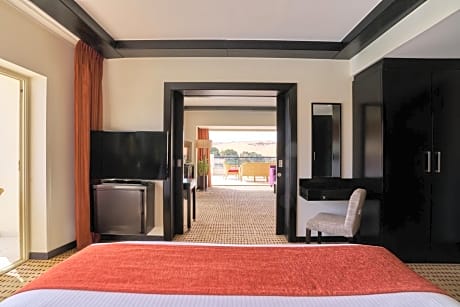 Panoramic Suite Nile View