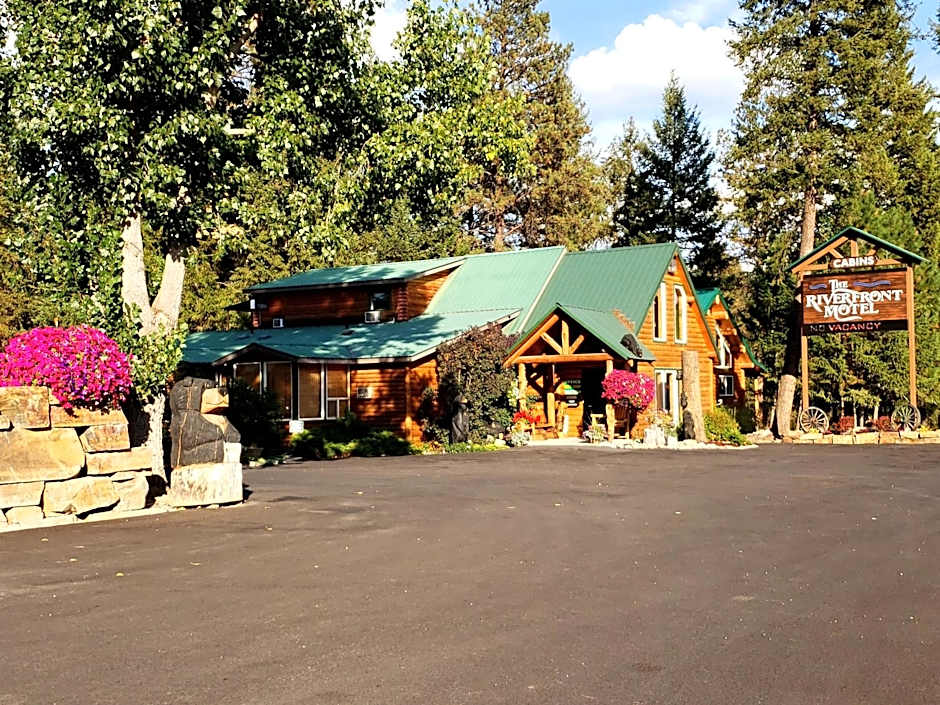 Riverfront Motel & Cabins