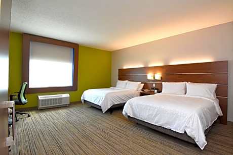 Standard Queen Room with Two Queen Beds and Mobility Accessible Tub