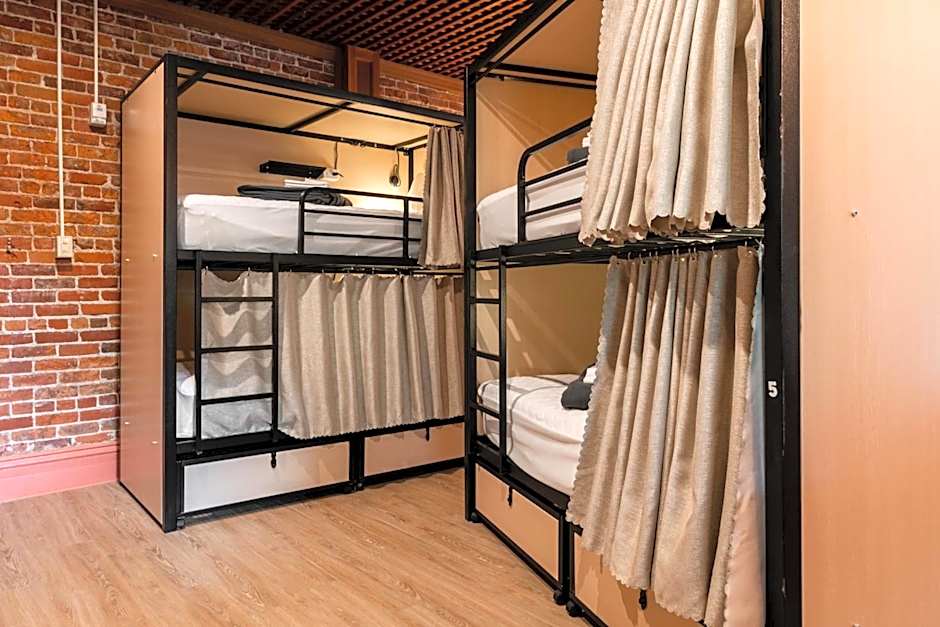 Auberge Jeunesse QBEDS Hostel