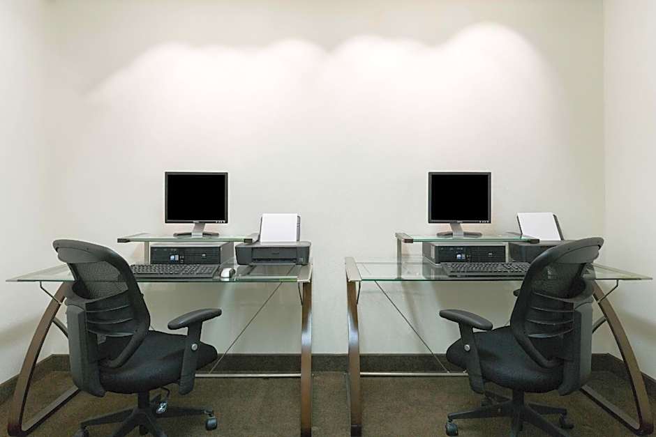 Super 8 by Wyndham Montpelier