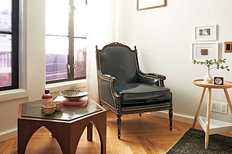 Monument Corner King