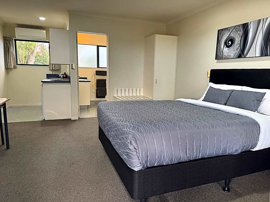 Bassingers Motor Lodge