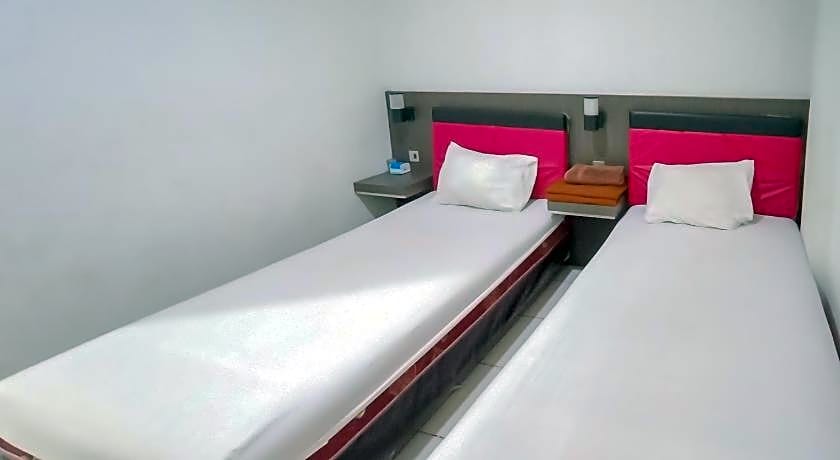 RedDoorz Syariah near Q-Mall Banjarbaru