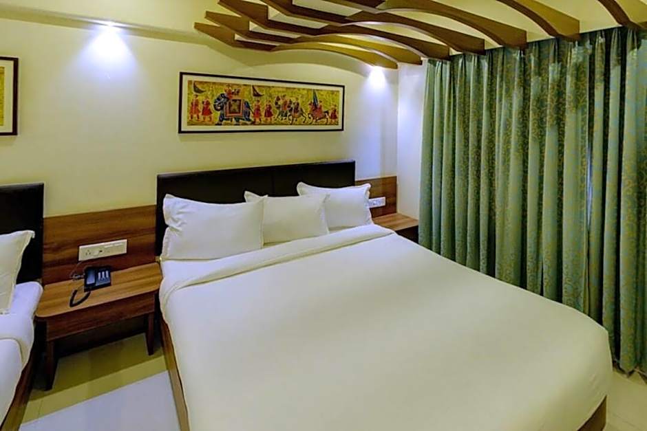 Hotel Shreeji Vatika, Airport Road