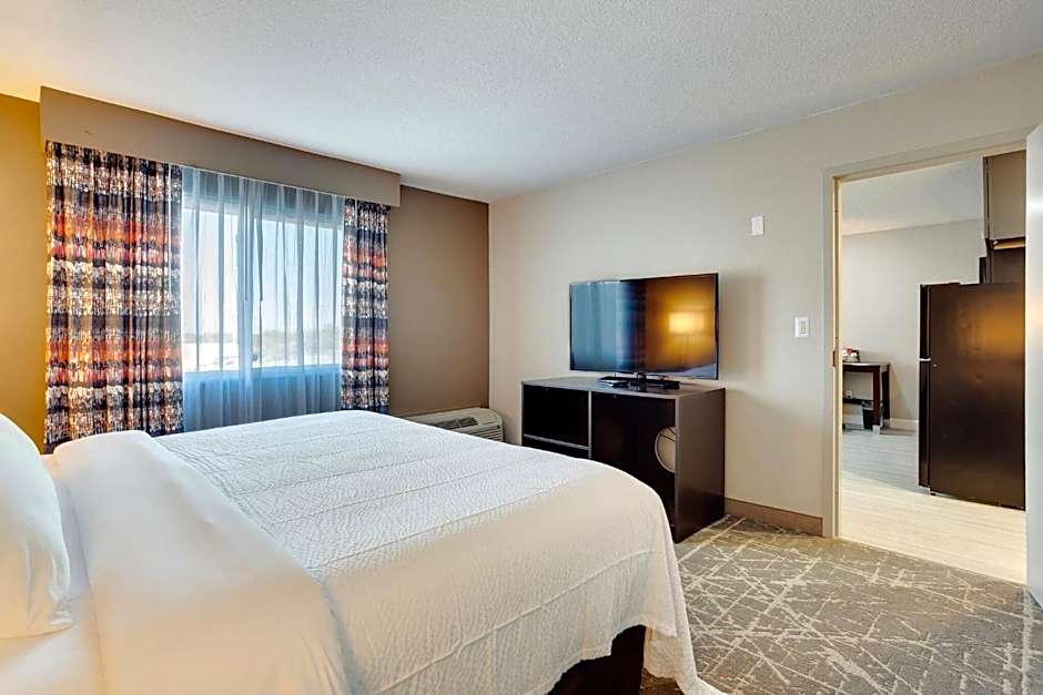 Orangewood Inn & Suites Kansas City Airport