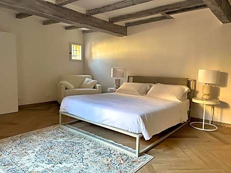 Superior Suite with Ensuite Bathroom