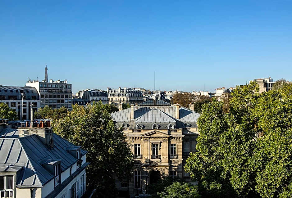 Royal Garden Champs Elysees