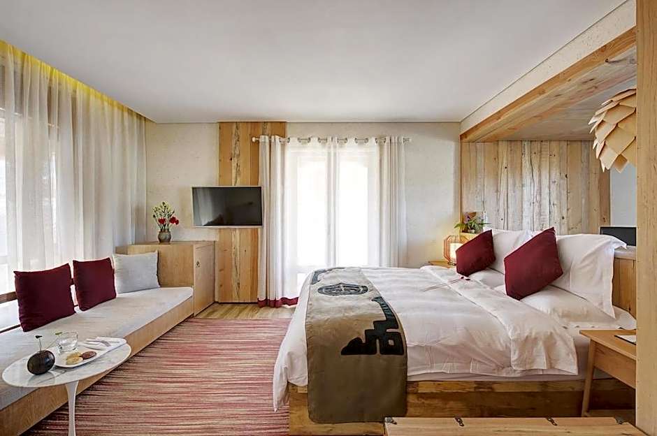 Arro Khampa by Zinc Journey Lijiang