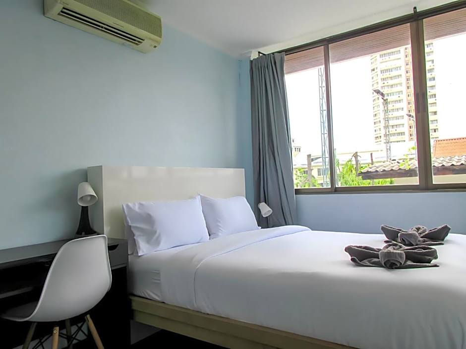 420 Hostel - Ekkamai Buds & Beds