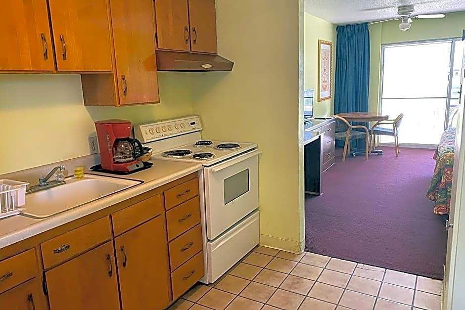 Desert Grove Inn and Suites