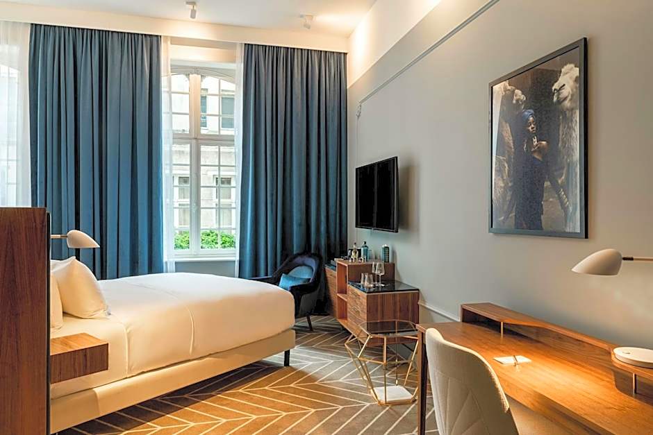 Sapphire House Antwerp, Autograph Collection