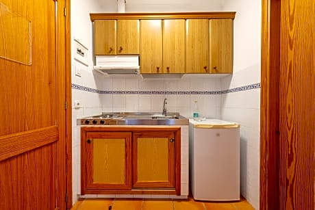 STUDY WITH SOFA BED 2 ADULTS + 1 CHILD