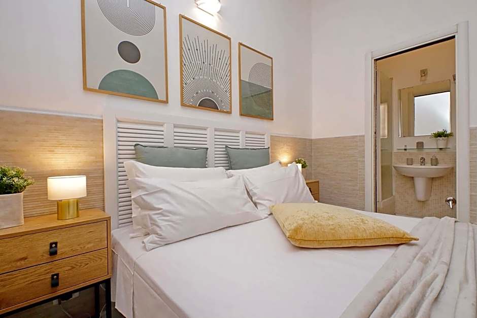 Opera Inn Suites - Rooms and Apartments