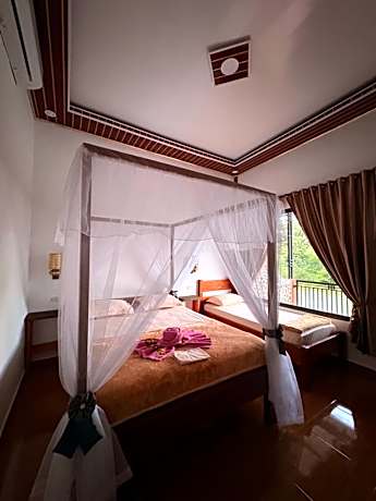 Deluxe Family Suite