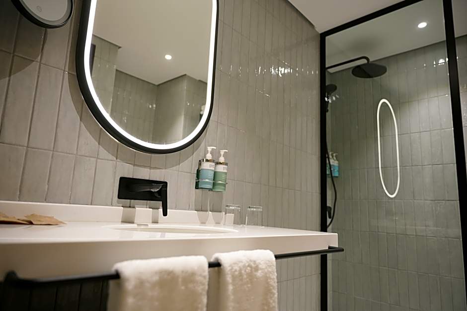 Photo 1 of 7 of Junior 1 Queen Bed Suite