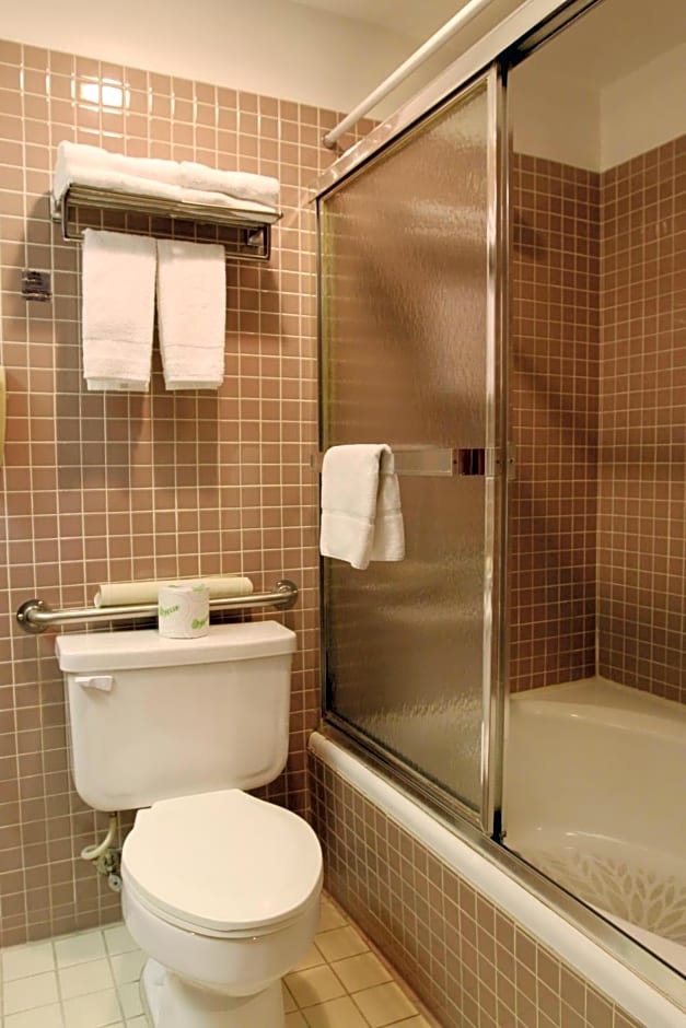 Metro Plaza Hotel